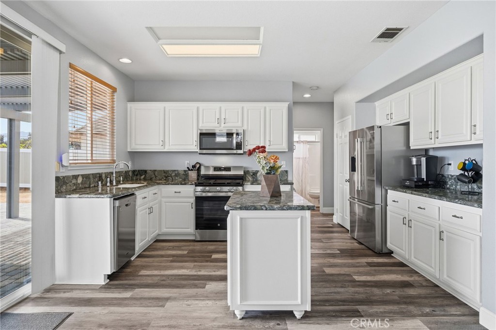 963 Cornerstone Way Corona, CA 92878 - Photo 7 of 41