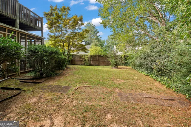 a view of yard with tree in front of it