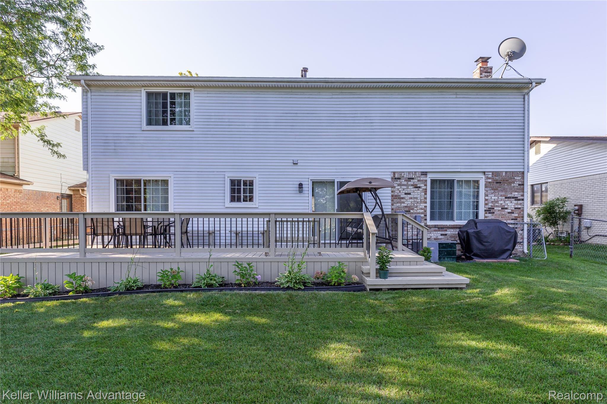 42302 Hanford Road Canton, MI 48187 - Photo 44 of 49 42302 hanford exteriors (8).jpg