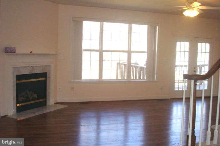 12536 Bunche Road Fairfax, VA 22030 - Photo 3 of 28 Family Room