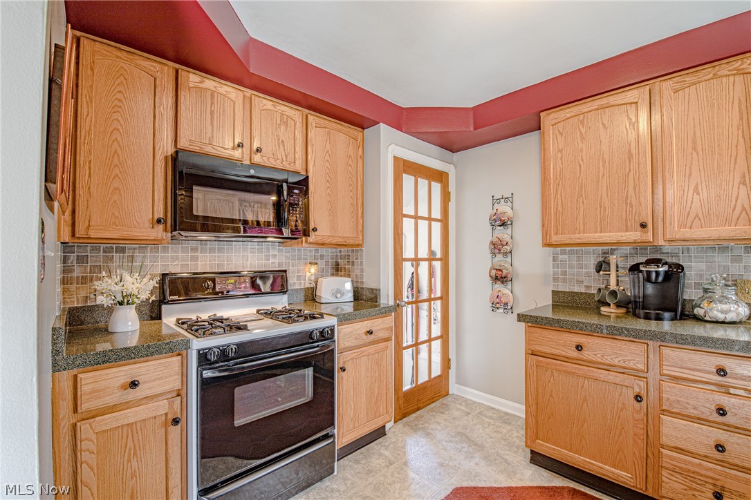8115 Snow Road Parma, OH 44129 - Photo 6 of 25