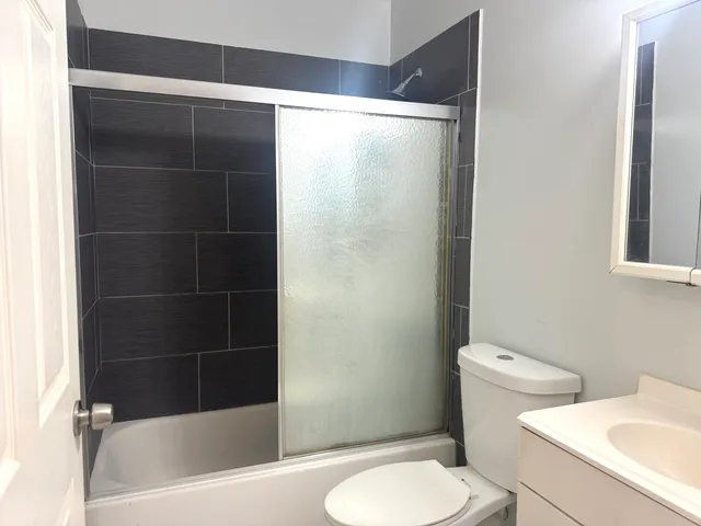 $1,400 | 1711 North Kimball Avenue, Unit 2F, Chicago, IL 60647