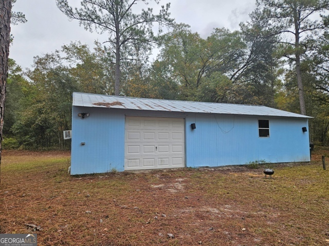 1377 Hillside Drive Claxton, GA 30417 - Photo 22 of 24 a backyard of a house
