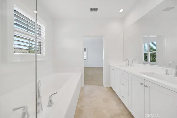 $1,688,000 | 126 Gulfstream, Irvine, CA 92620