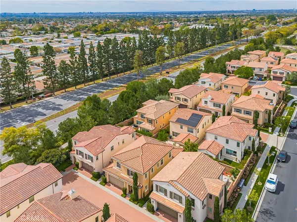 $1,688,000 | 126 Gulfstream, Irvine, CA 92620