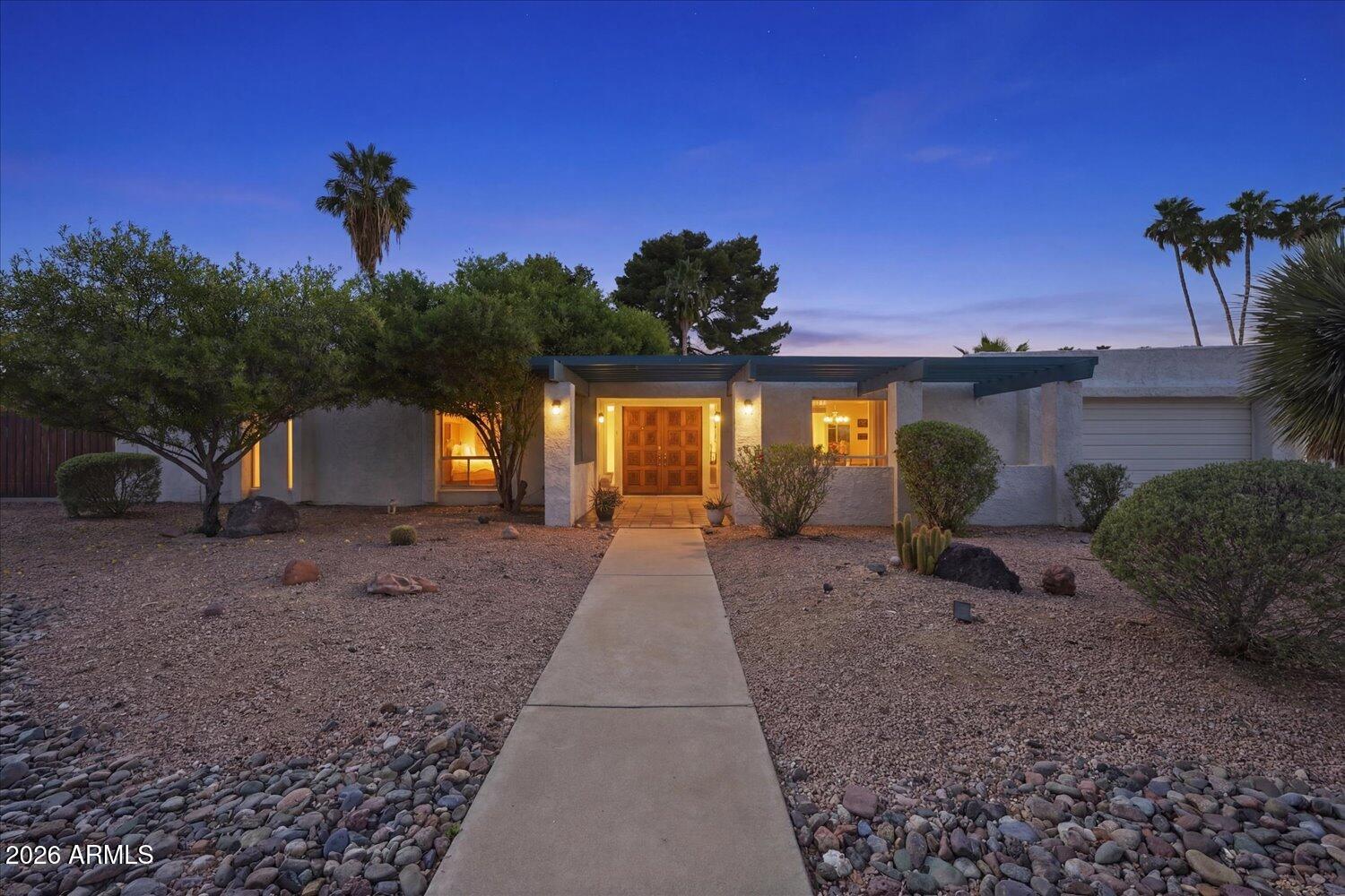 341 East Deepdale Road Phoenix, AZ 85022 - Photo 4 of 46 01-A7408438 - Virtual Twilight