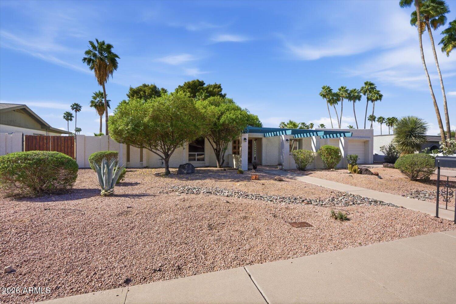 341 East Deepdale Road Phoenix, AZ 85022 - Photo 5 of 46 03-A7408441