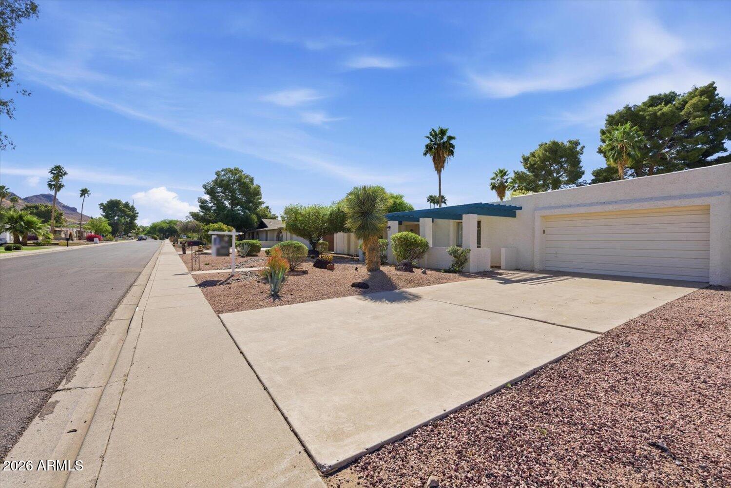 341 East Deepdale Road Phoenix, AZ 85022 - Photo 6 of 46 04-A7408444