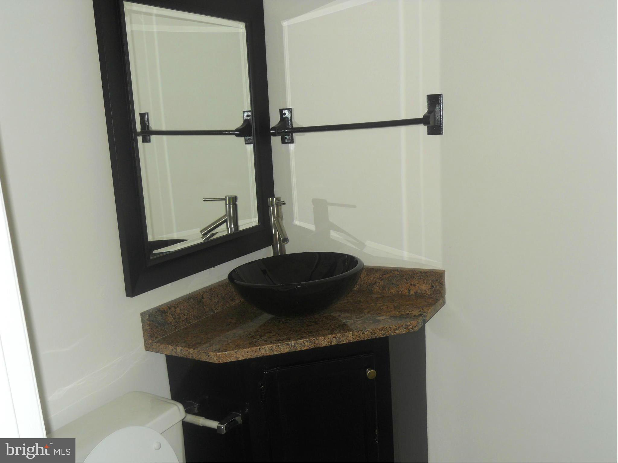 18924 Lindenhouse Road Gaithersburg, MD 20879 - Photo 11 of 29 Powder Room