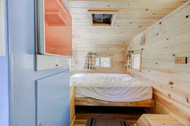 a view of a walk in closet