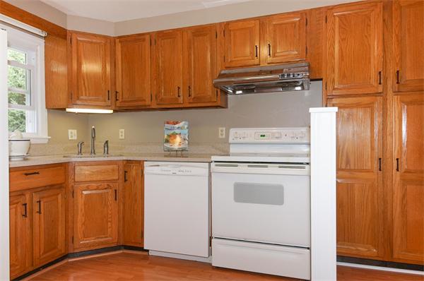 31 Woodmere Road Framingham, MA 01701 - Photo 4 of 12 Gallery Image 4