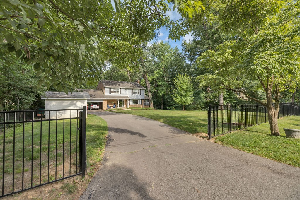 530 Powers Lane Decatur, IL 62522 - Photo 5 of 46