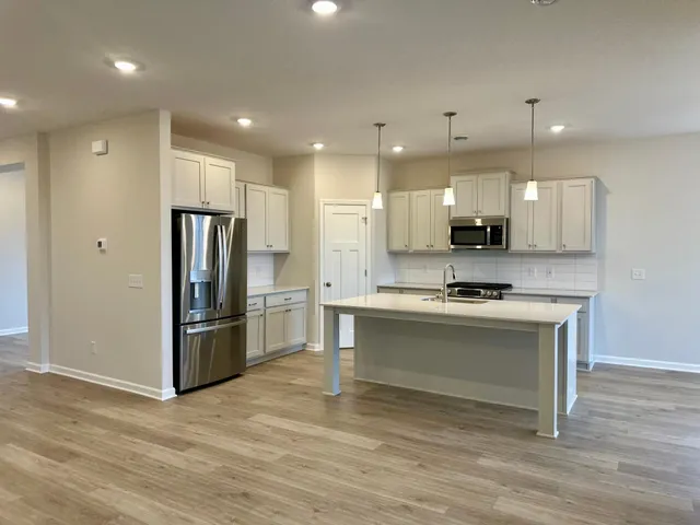 $575,000 | 20050 Glarus Lane, Lakeville, MN 55044