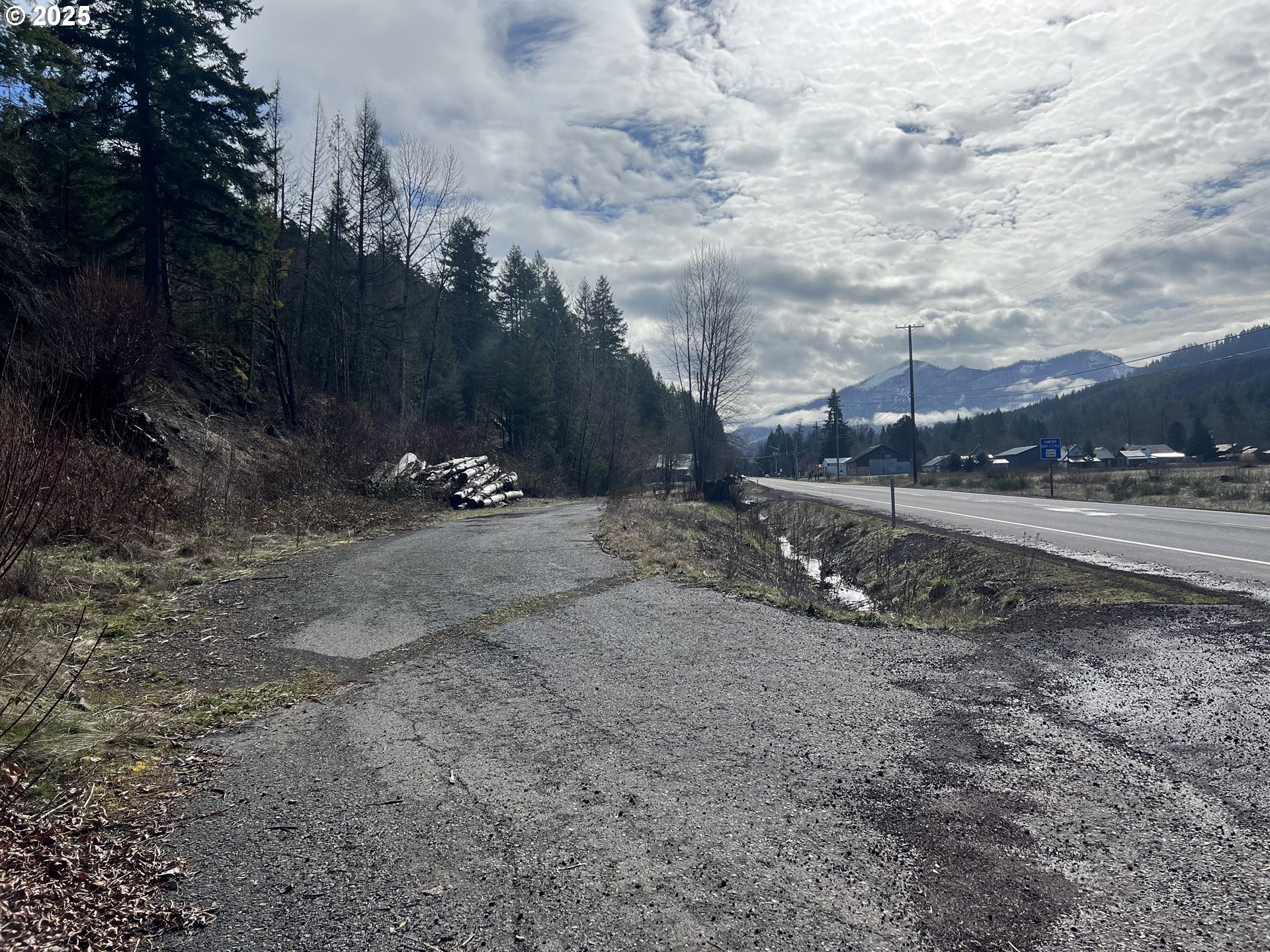 North Santiam Highway, Unit 1 Idanha, OR 97350 - Photo 5 of 7 a view of a dry yard with trees