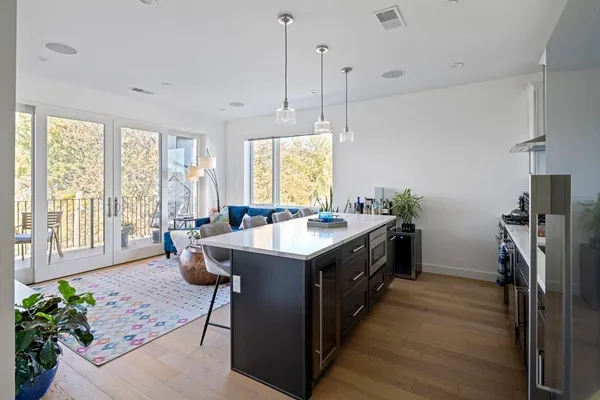 $3,795 | 946 Saratoga Street, Unit 302, Boston, MA 02128