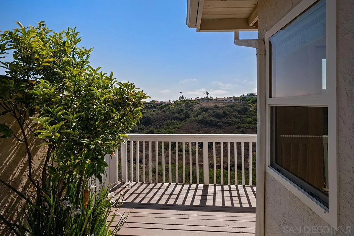 5942 Sagebrush Road La Jolla, CA 92037 - Photo 20 of 44 Gallery Image 20