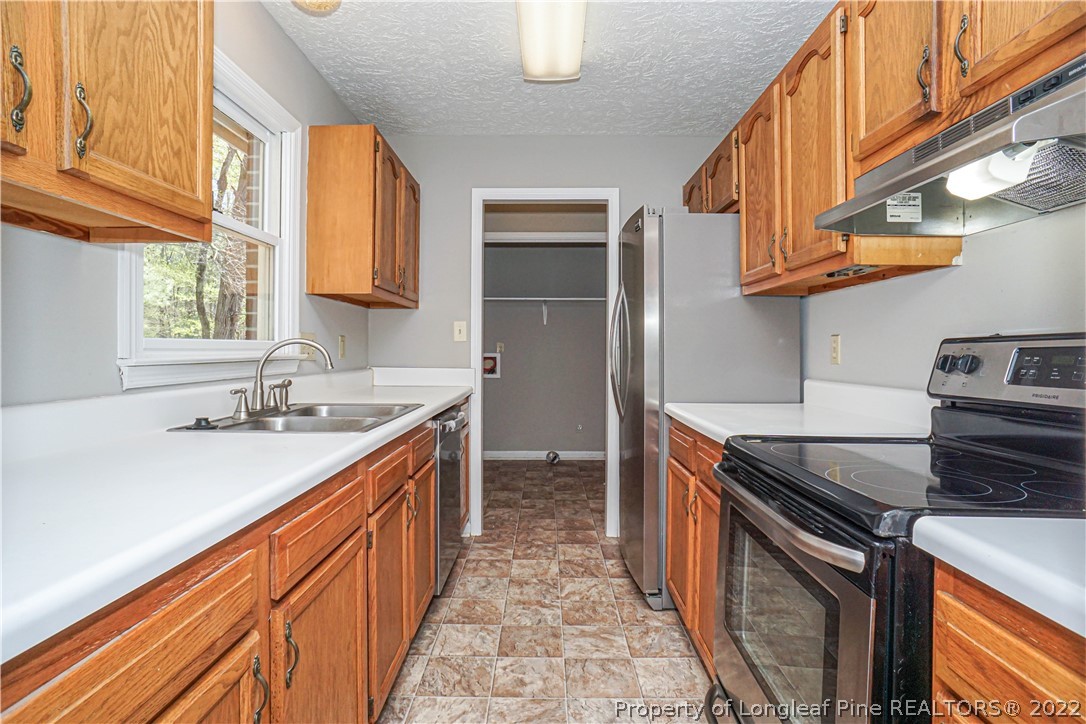 5094 Summer Ridge Road Fayetteville, NC 28303 - Photo 10 of 30 a kitchen with stainless steel appliances granite countertop a sink and a stove