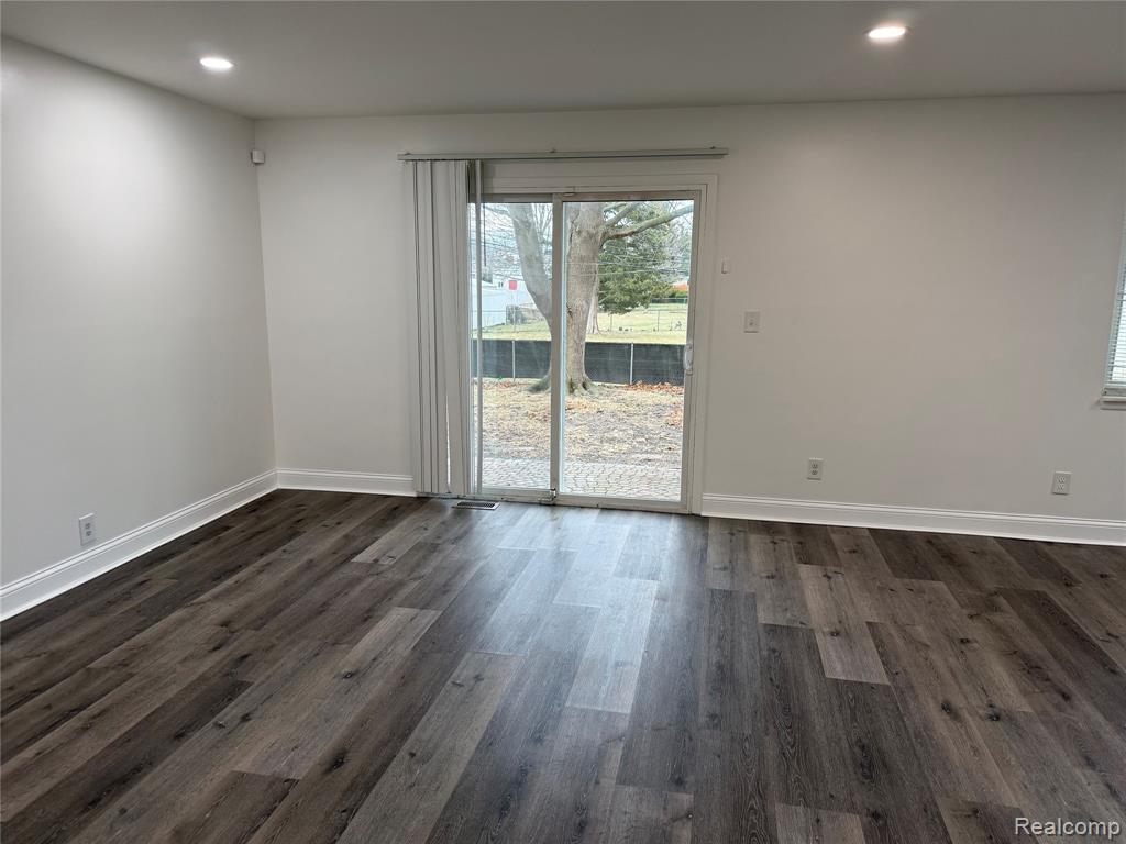 2501 King Road Trenton, MI 48183 - Photo 6 of 19