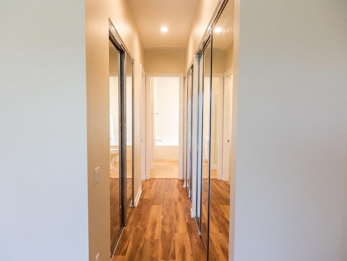 11547 Southwest Rockingham Drive Port St. Lucie, FL 34987 - Photo 15 of 45 Hallway to Ptimary Bathroom grok
