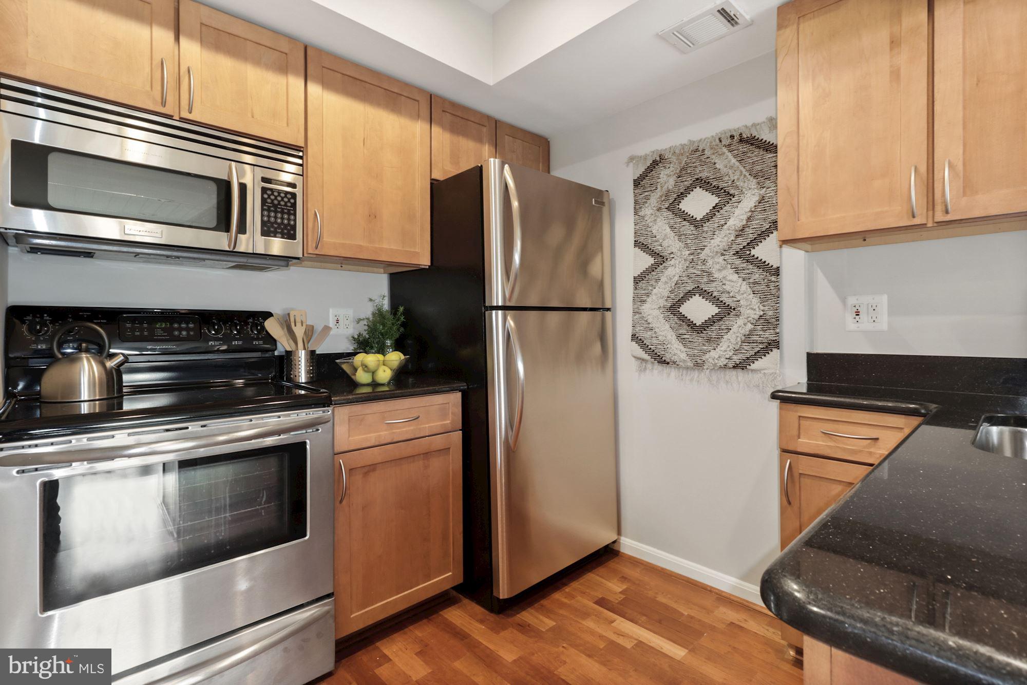 1029 North Stuart Street, Unit 515 Arlington, VA 22201 - Photo 9 of 27 Move-in Ready Kitchen Condition