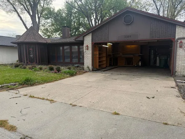 a view of walk in entryway