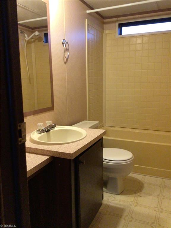 4614 Seward Road Pfafftown, NC 27040 - Photo 15 of 20 2nd bath