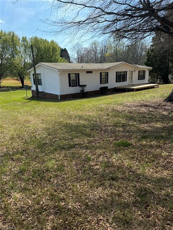 4614 Seward Road Pfafftown, NC 27040 - Photo 3 of 20 Front view of home