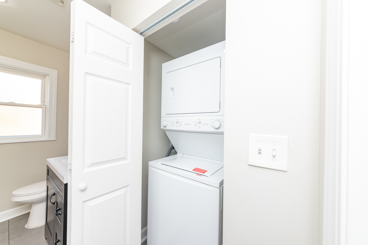 2745 West Gregory Street, Unit 1 Chicago, IL 60625 - Photo 10 of 14 a utility room with dryer and washer