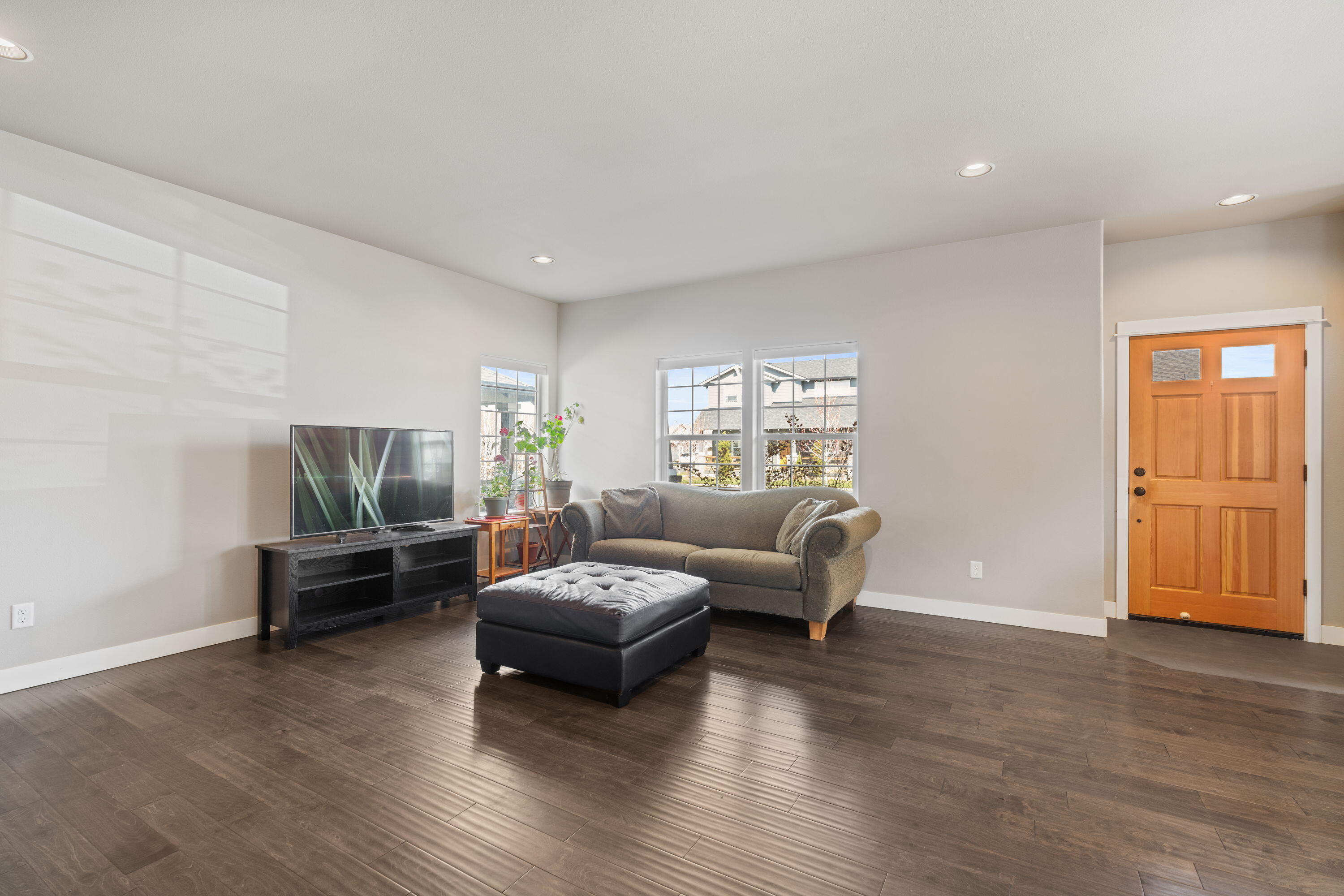 62713 Hawkview Road Bend, OR 97701 - Photo 5 of 33 Living room