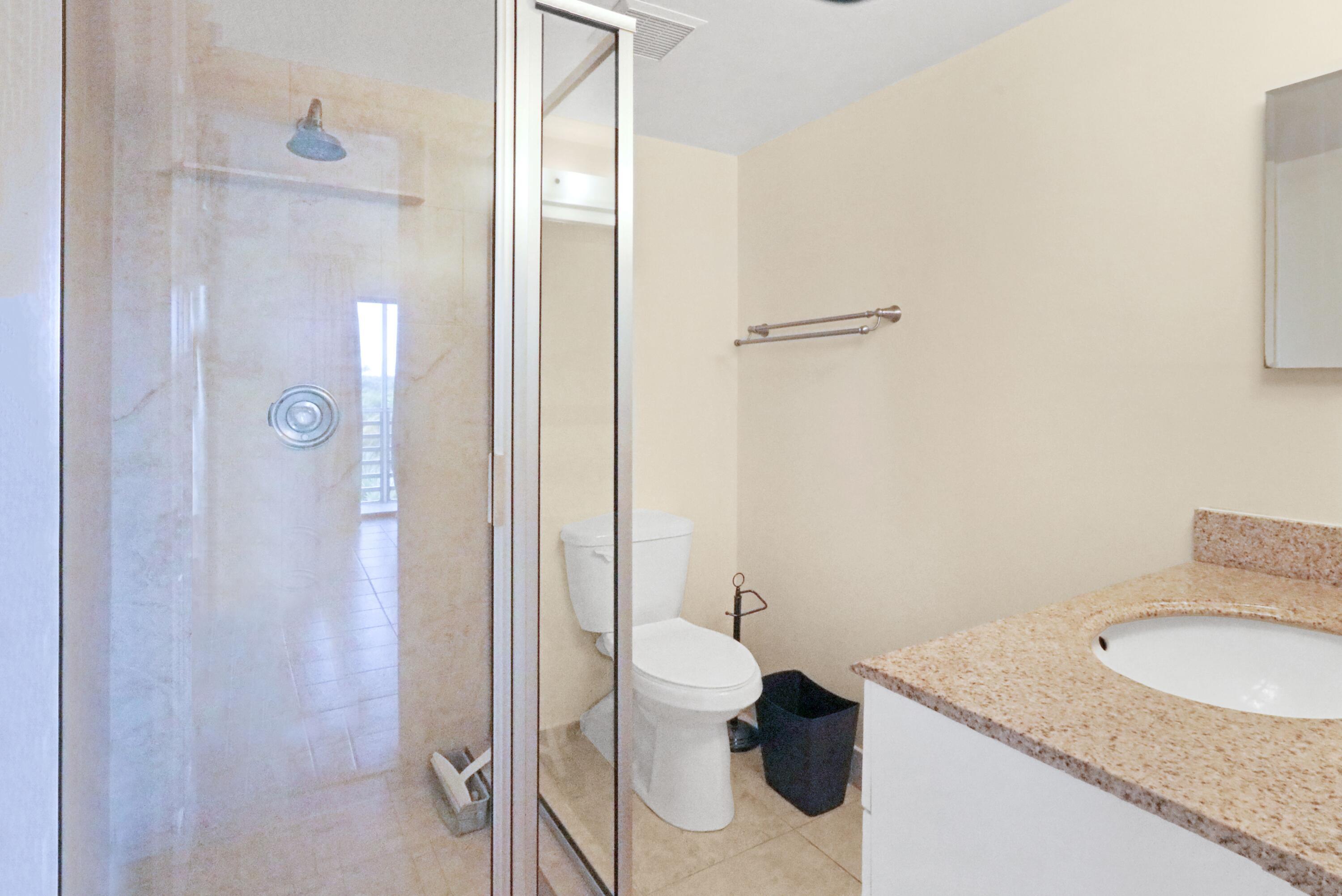 717 Highway 1, Unit 712 Jupiter, FL 33477 - Photo 11 of 30 Primary Bathroom