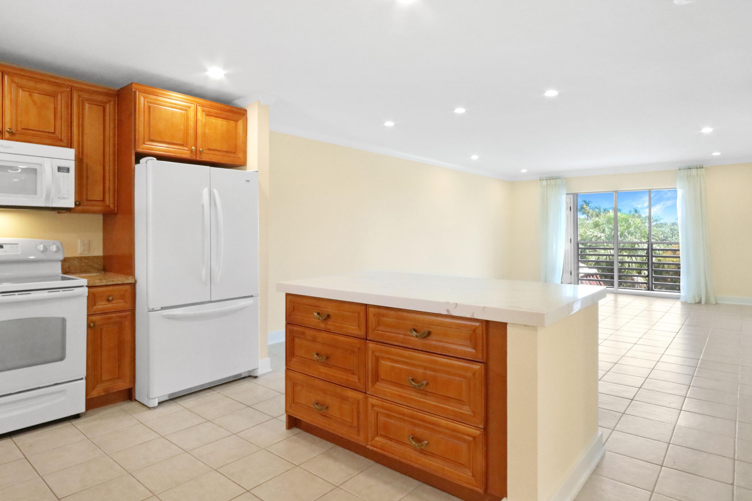 717 Highway 1, Unit 712 Jupiter, FL 33477 - Photo 5 of 30 Kitchen-Living