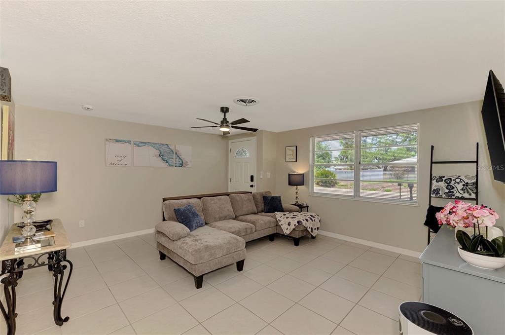 361 Falkland Road Venice, FL 34293 - Photo 9 of 40