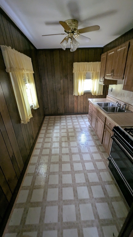 82 Oakside Avenue Methuen, MA 01844 - Photo 3 of 13