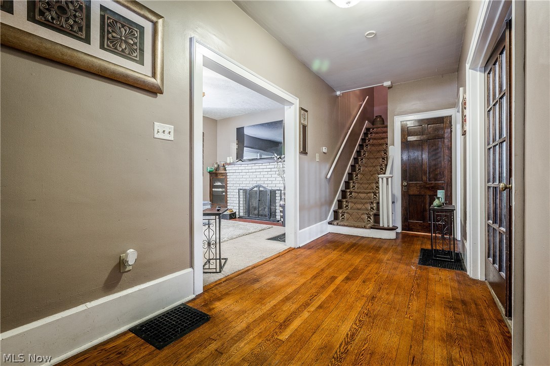 1618 Fulton Road Northwest Canton, OH 44703 - Photo 5 of 20 Foyer and staircase.