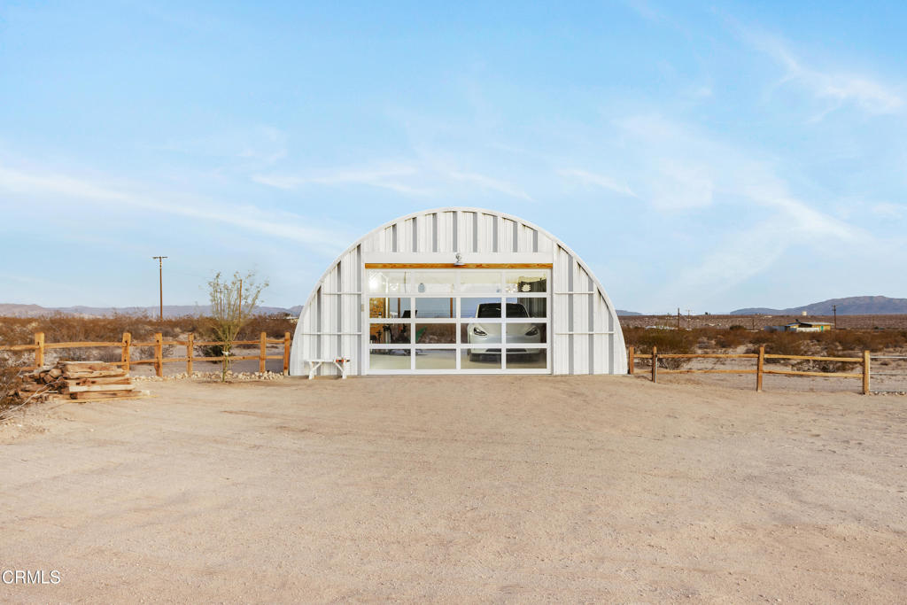 66336 Brant Crossing Road Joshua Tree, CA 92252 - Photo 14 of 27 Garage-Workspace