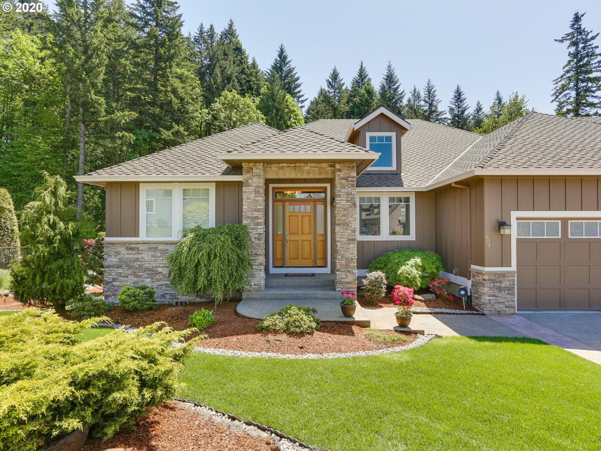 604 Southeast Gabbert Road Gresham, OR 97080 - Photo 2 of 32 Gallery Image 2