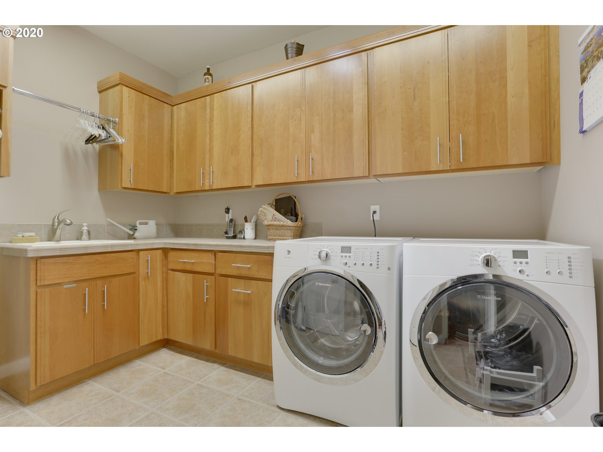 604 Southeast Gabbert Road Gresham, OR 97080 - Photo 16 of 32 Gallery Image 16