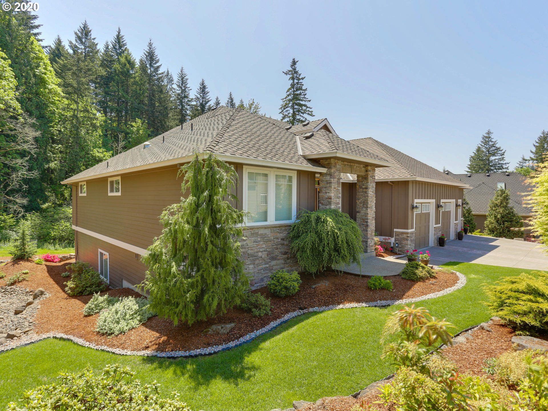 604 Southeast Gabbert Road Gresham, OR 97080 - Photo 3 of 32 Gallery Image 3