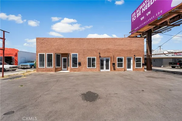 $799,990 | 44441 Sierra Highway, Lancaster, CA 93534