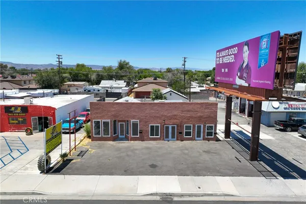 $799,990 | 44441 Sierra Highway, Lancaster, CA 93534
