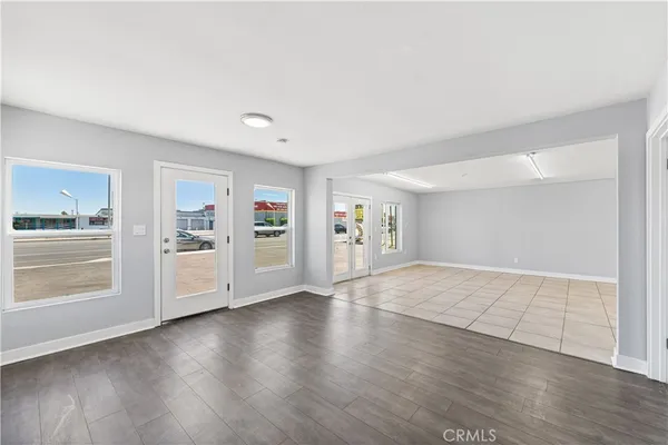 $799,990 | 44441 Sierra Highway, Lancaster, CA 93534