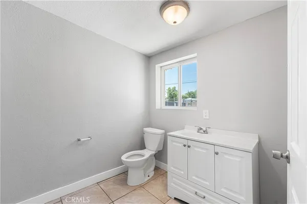 $799,990 | 44441 Sierra Highway, Lancaster, CA 93534
