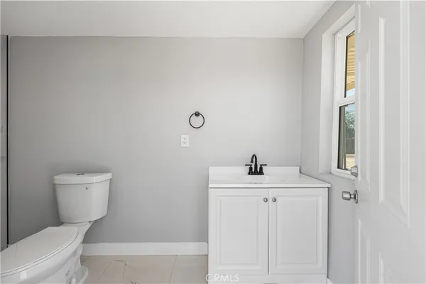 $799,990 | 44441 Sierra Highway, Lancaster, CA 93534