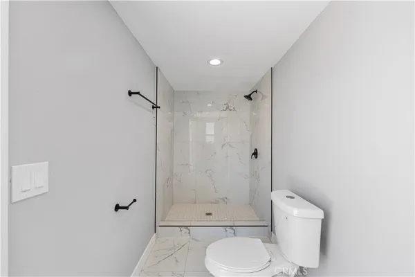 $799,990 | 44441 Sierra Highway, Lancaster, CA 93534