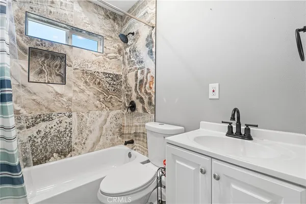 $799,990 | 44441 Sierra Highway, Lancaster, CA 93534