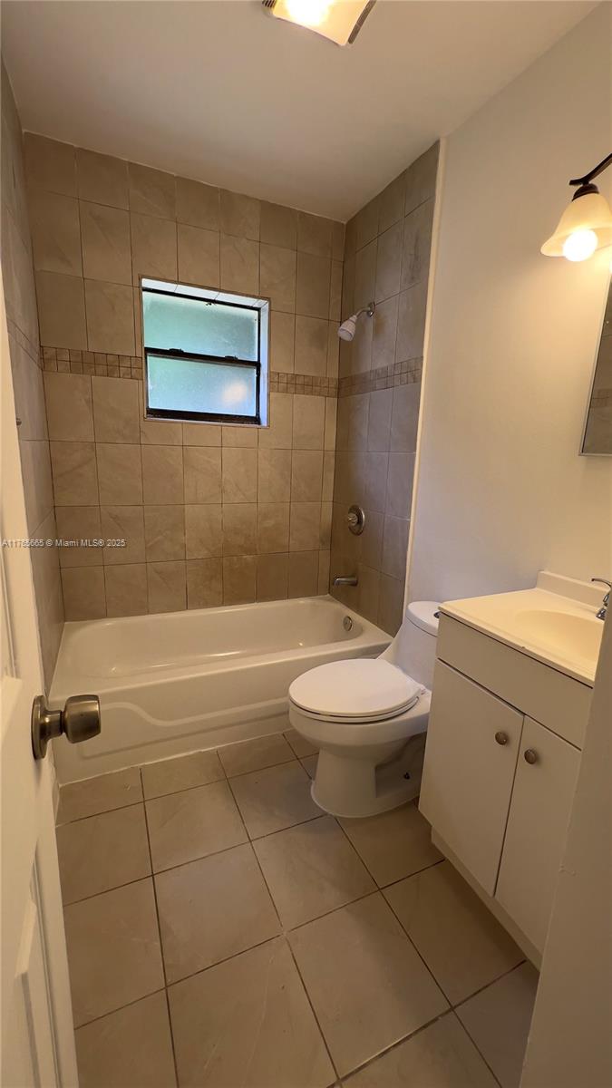 2008 North 47th Street Fort Pierce, FL 34947 - Photo 11 of 27 a bathroom with a toilet a sink and bathtub