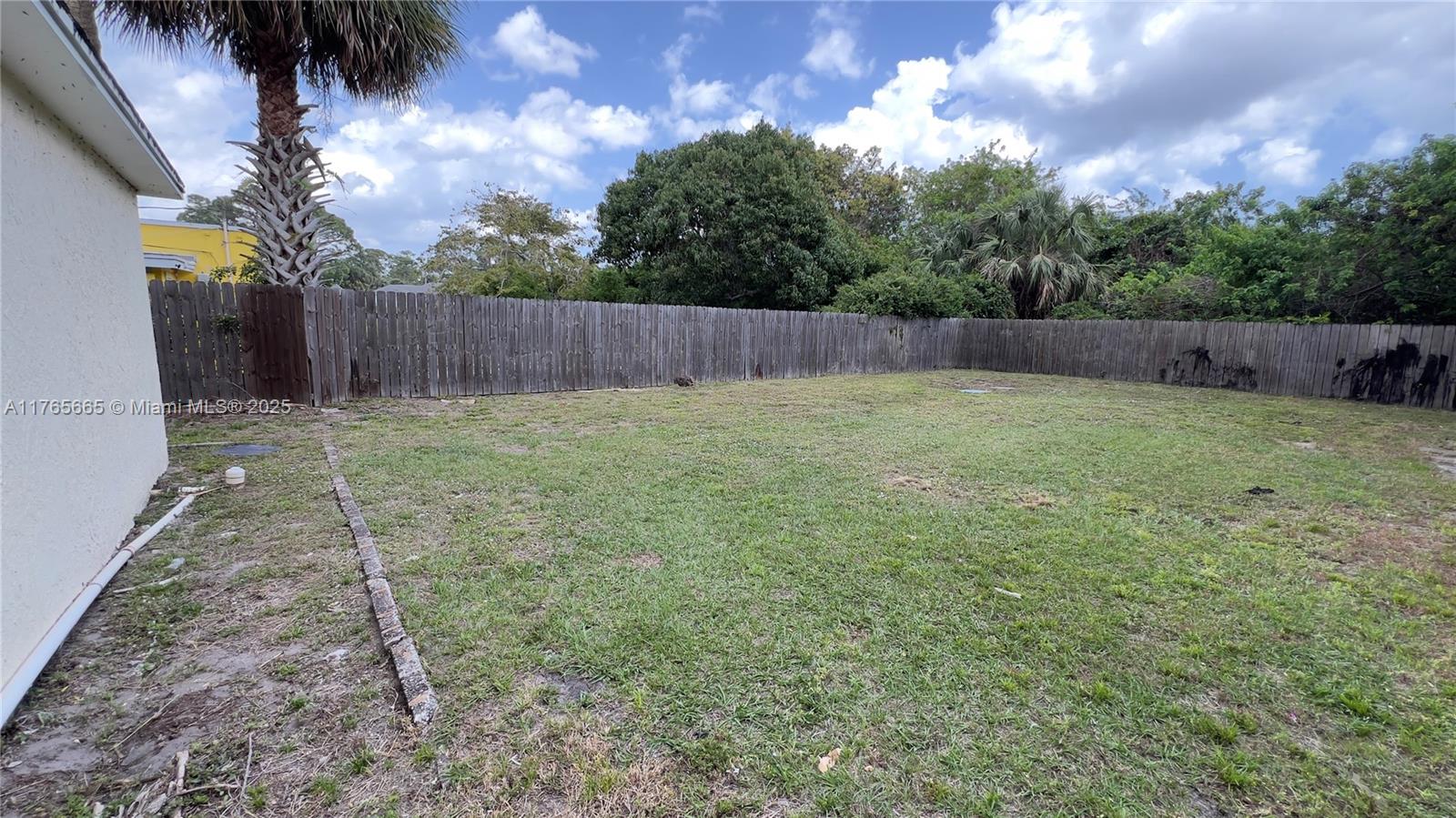 2008 North 47th Street Fort Pierce, FL 34947 - Photo 26 of 27 a backyard of a house
