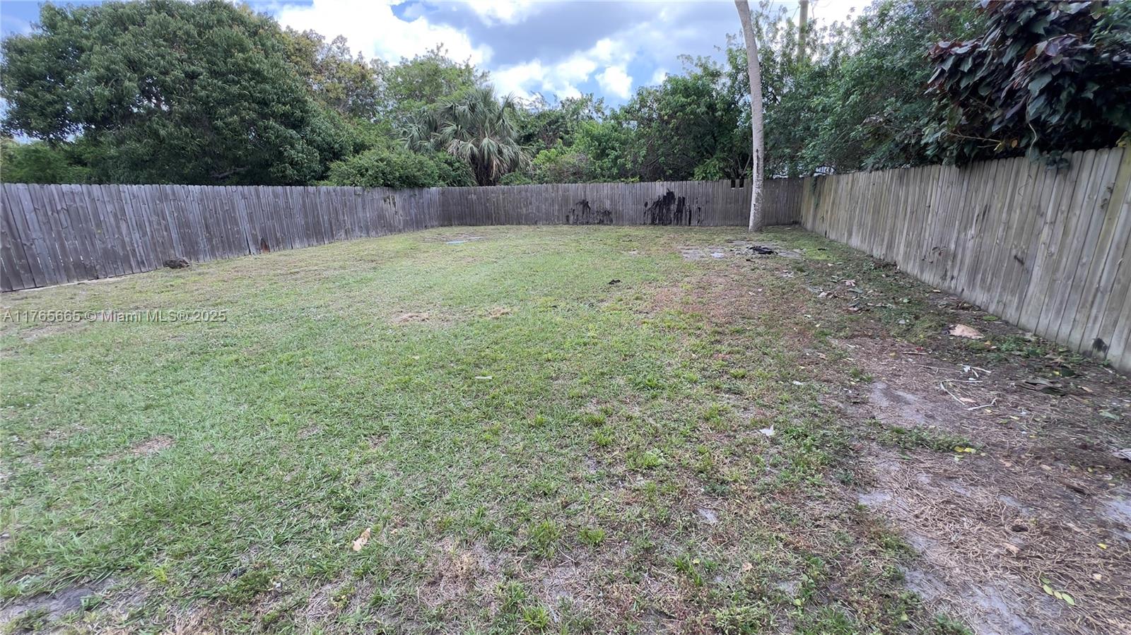 2008 North 47th Street Fort Pierce, FL 34947 - Photo 27 of 27 a backyard of a house