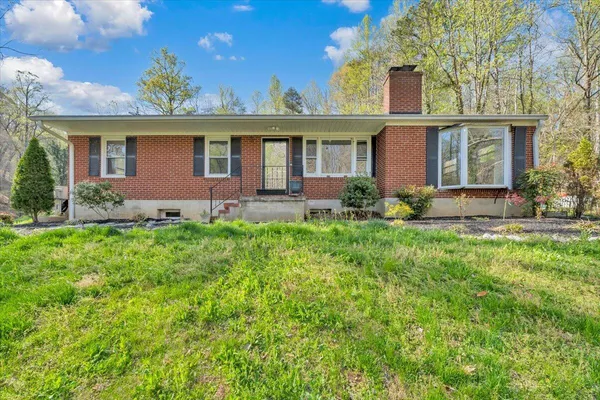 $400,000 | 1065 Cain Drive, Vinton, VA 24179