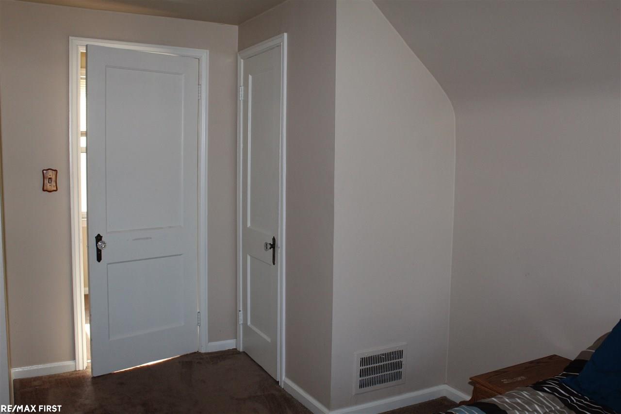 8313 Stephens Center Line, MI 48015 - Photo 23 of 38